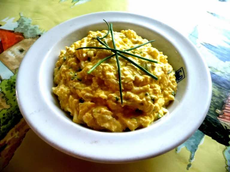 Pasta jajeczna z kiszonymi ogórkami