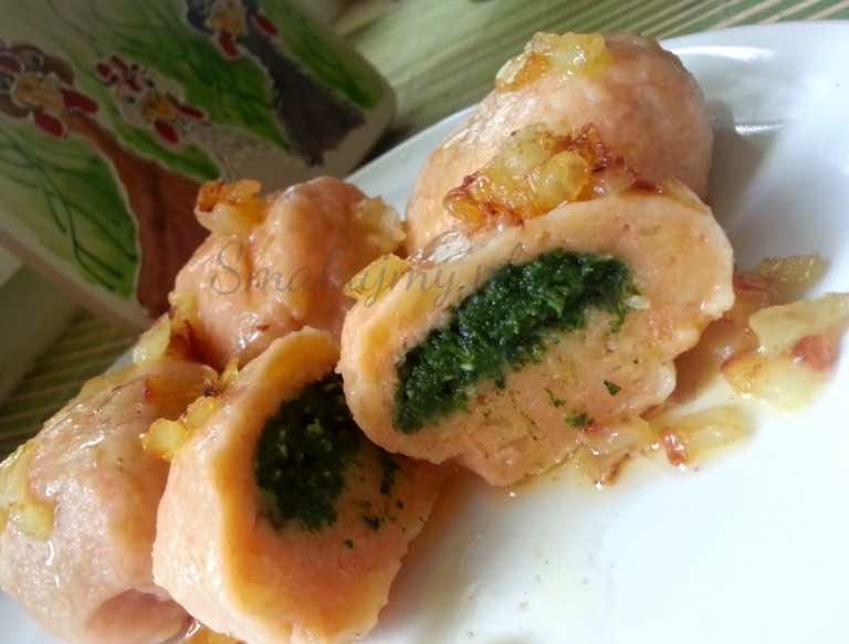 Pomidorowe knedle ze szpinakiem i fetą