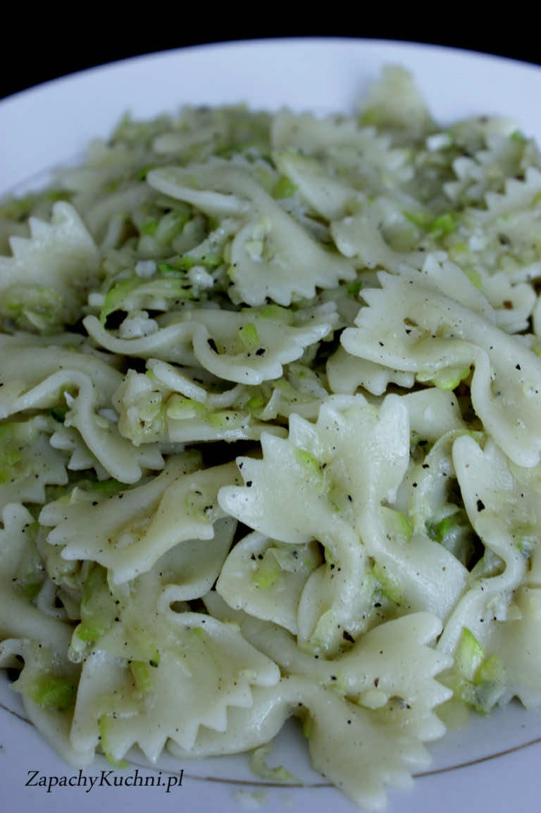 MAKARON Z CUKINIĄ- PROSTE I SZYBKIE DANIE WEGETARIAŃSKIE