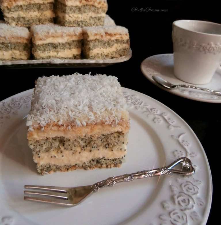 Ciasto „Weselna Dama” z Masą Budyniową i Makowym Biszkoptem