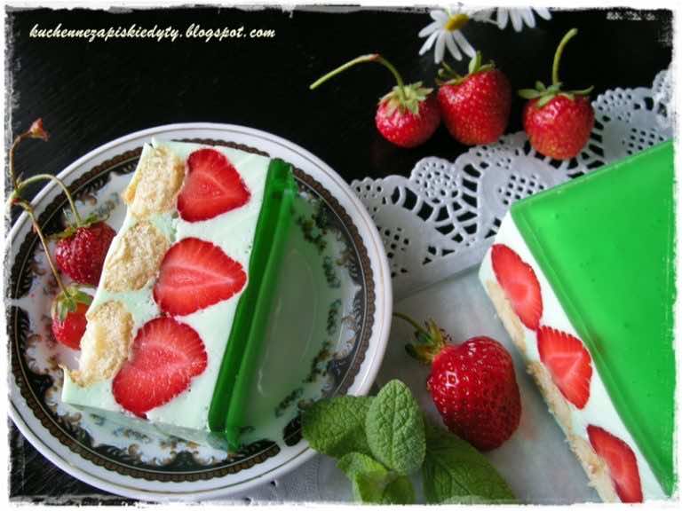 Torcik jabłkowo miętowy z truskawkami