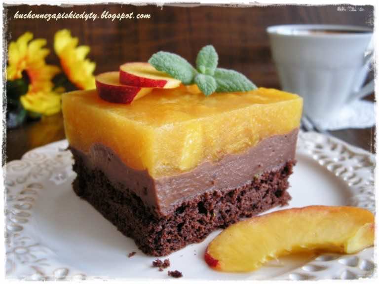 Kakaowo-czekoladowa brzoskwinka – ciasto z brzoskwiniami