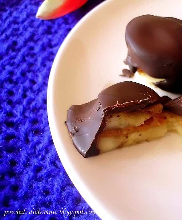 banan przekładany masłem orzechowym – pyszna przekąska