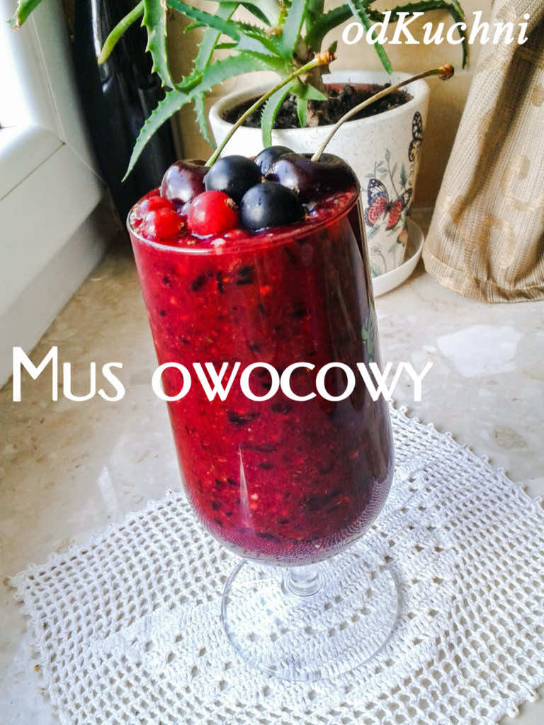 Mus z porzeczek czerwonych, czarnych i czeresni