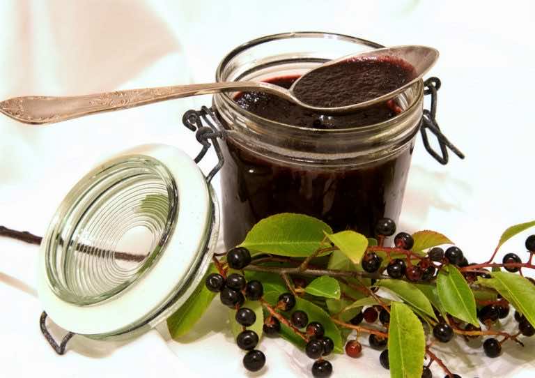 Konfitura z czeremchy i czekolady z lekką pikanterią