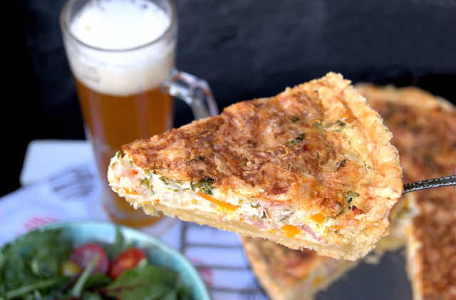 Quiche lorraine z wędzonym boczkiem, dynią i topinamburem