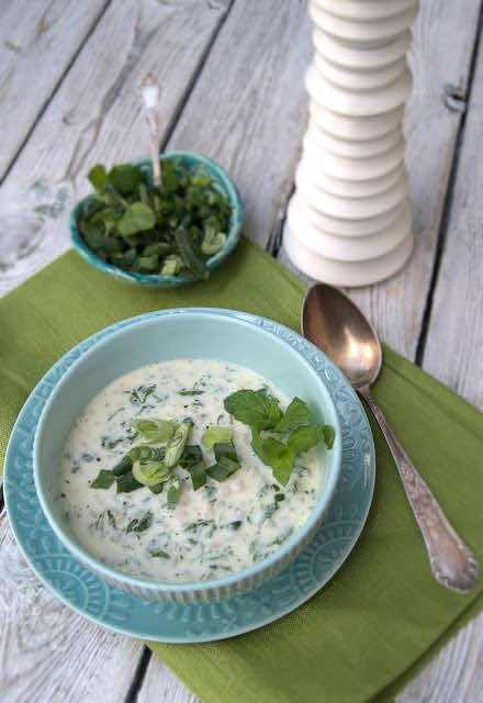 Zupa jogurtowa z pęczakiem, Yotam Ottolenghi i Sami Tamimi