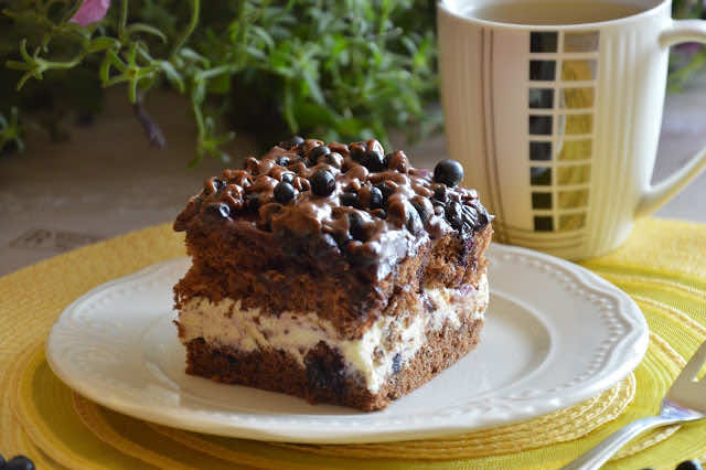 Ciasto mleczna kanapka z jagodami