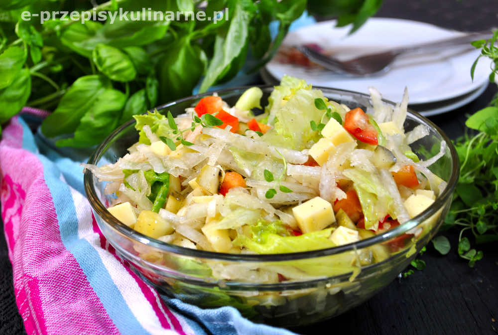 SAŁATKA Z KALAREPĄ