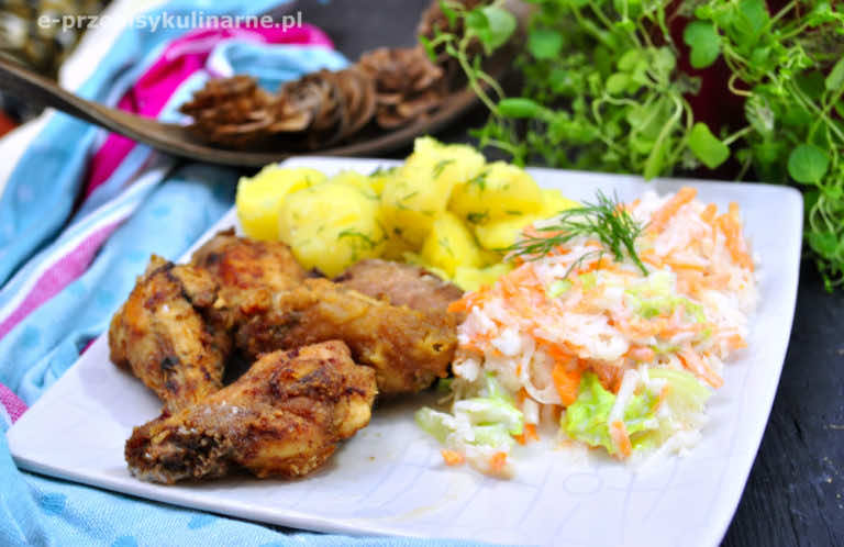 PANIEROWANE SKRZYDEŁKA I SURÓWKA Z KALAREPĄ