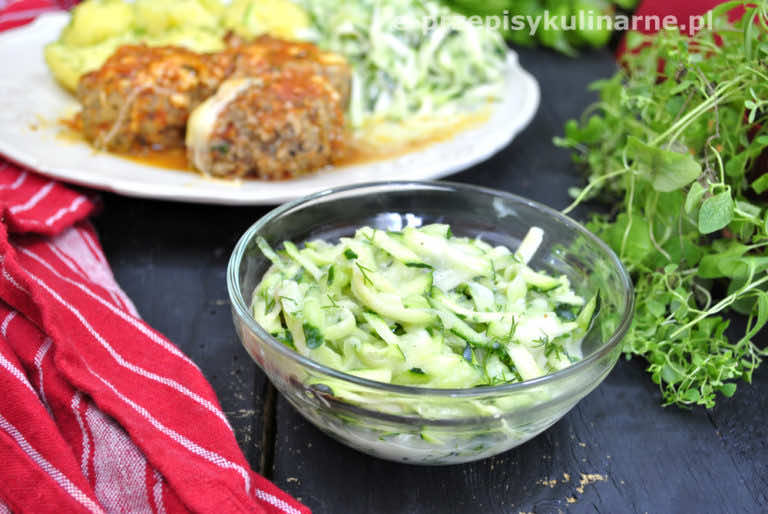 SZYBKA ZIELONA SURÓWKA Z OGÓRKA I CUKINII
