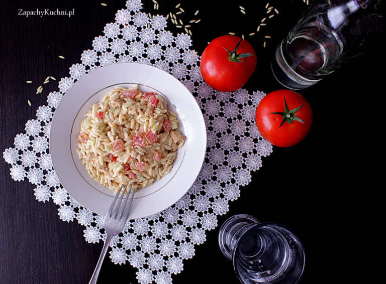 SAŁATKA Z MAKARONEM A’LA RYŻOWYM