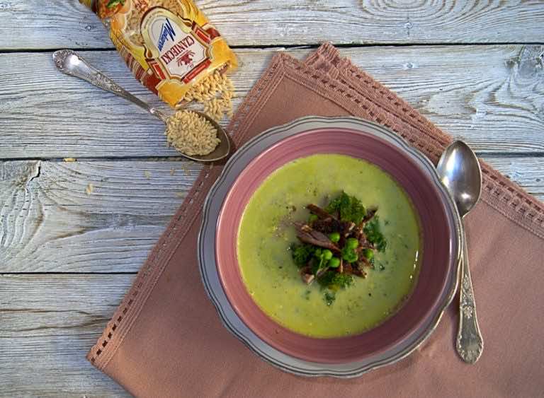 Zielona zupa z pieczoną gęsią