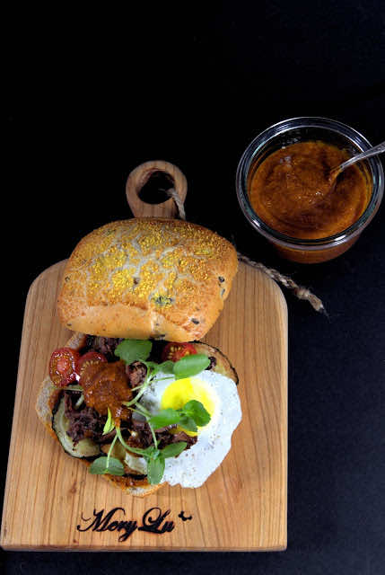 Domowy ketchup z pieczoną dynią i suszonymi śliwkami, najlepszy