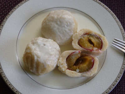 Knedle ze śliwką