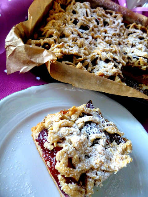 Ciasto kruche ze śliwkami