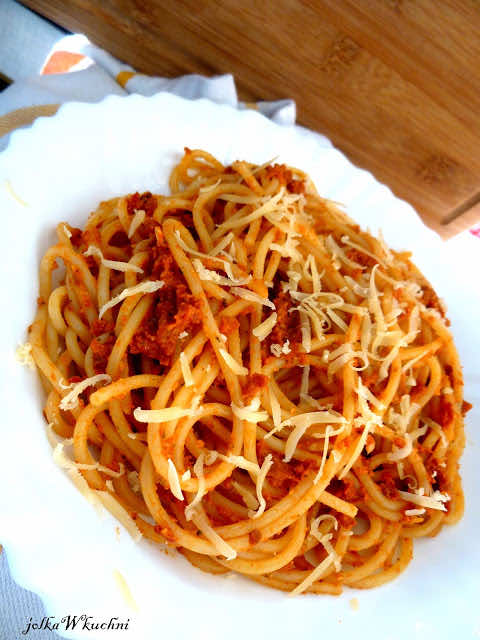 Pesto z suszonych pomidorów z makaronem