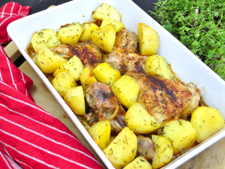 KURCZAK PIECZONY Z ZIEMNIAKAMI