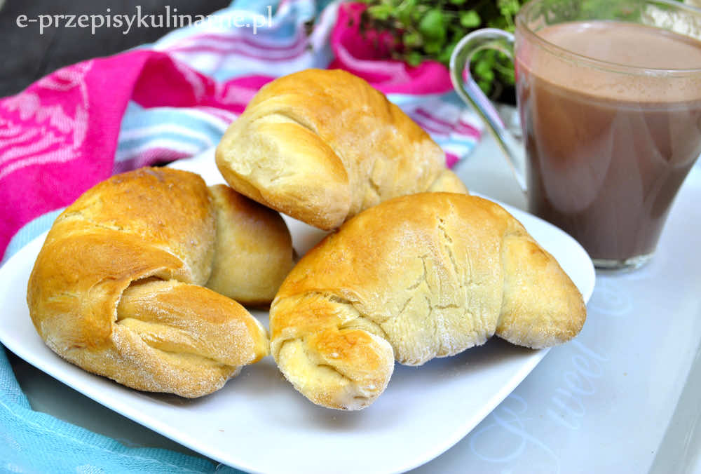 DROŻDŻOWE ROGALIKI Z BUDYNIEM