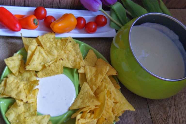 Sos serowy idealny na przyjęcia i mecz