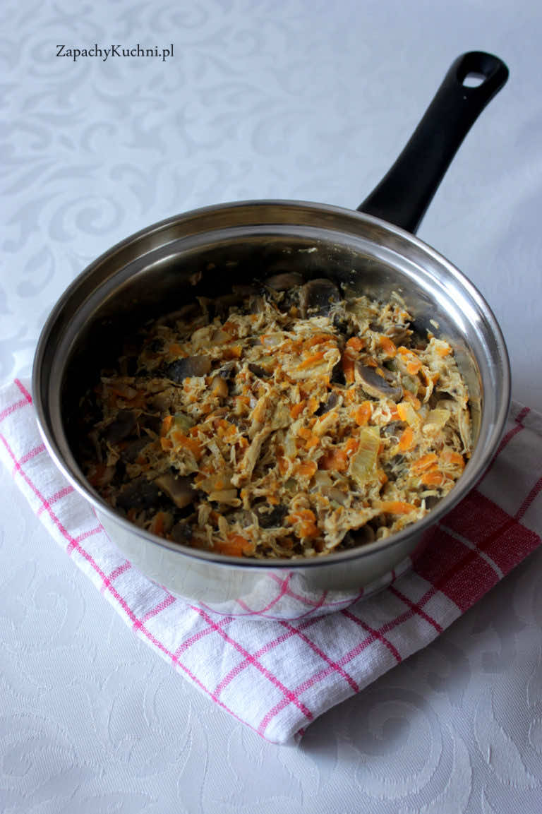 POTRAWKA Z PIECZAREK I MIĘSA Z ROSOŁU