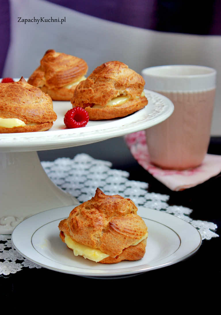 DIETETYCZNE MINI PTYSIE (ORKISZOWE) Z KREMEM BUDYNIOWYM