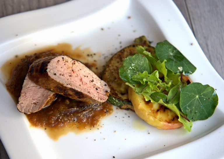 Polędwiczki wieprzowe z konfiturą pomarańczowo-jabłkową zaprawione cydrem lubelskim