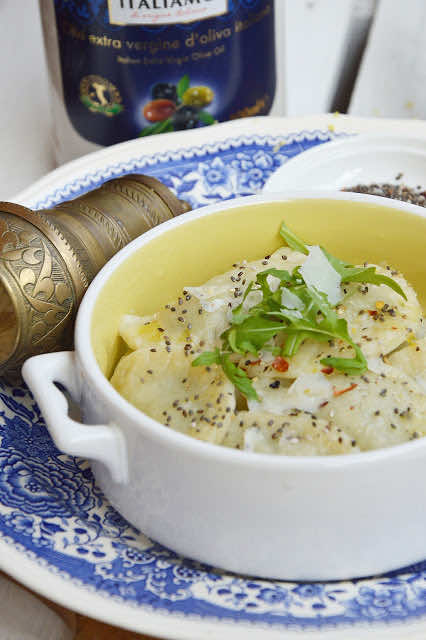 Pierogi ze szpinakiem z dipem z ricotty