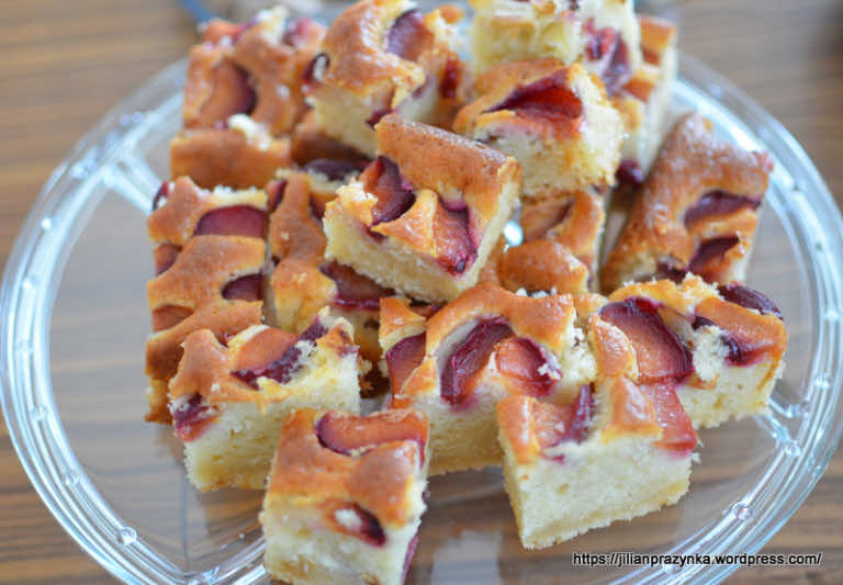 Ciasto z dowolnymi owocami na maślance