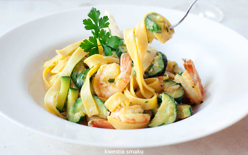 makaron_z_krewetkami_cukinia_01
