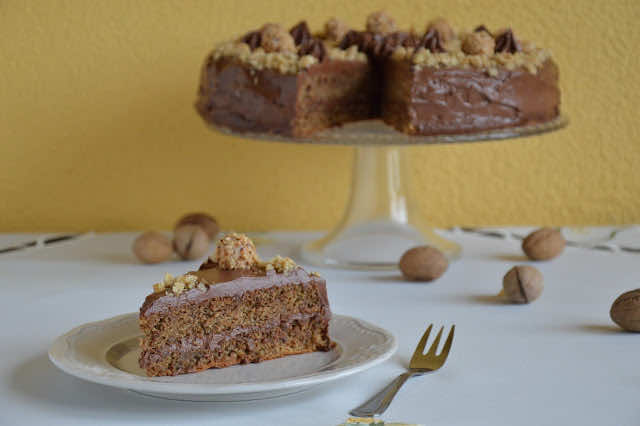 Tort czekoladowo-orzechowy