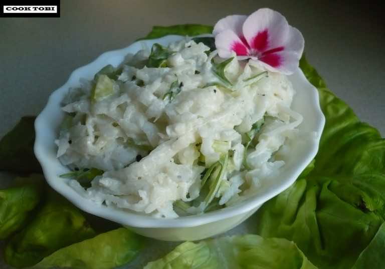 Wyrazista surówka z rzodkwi, selera i rukoli