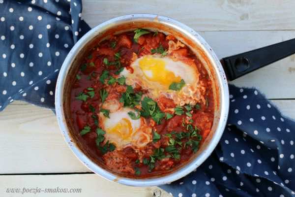 Szakszuka – szybkie afrykańskie śniadanie.
