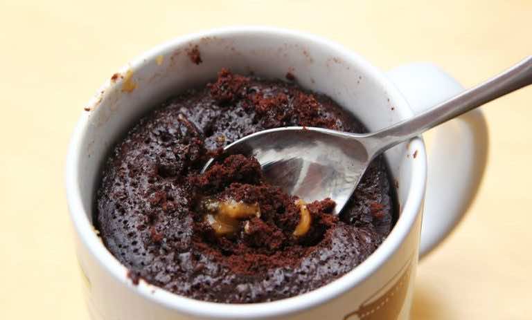 Tort czekoladowy w kubku gotowy w parę minut!