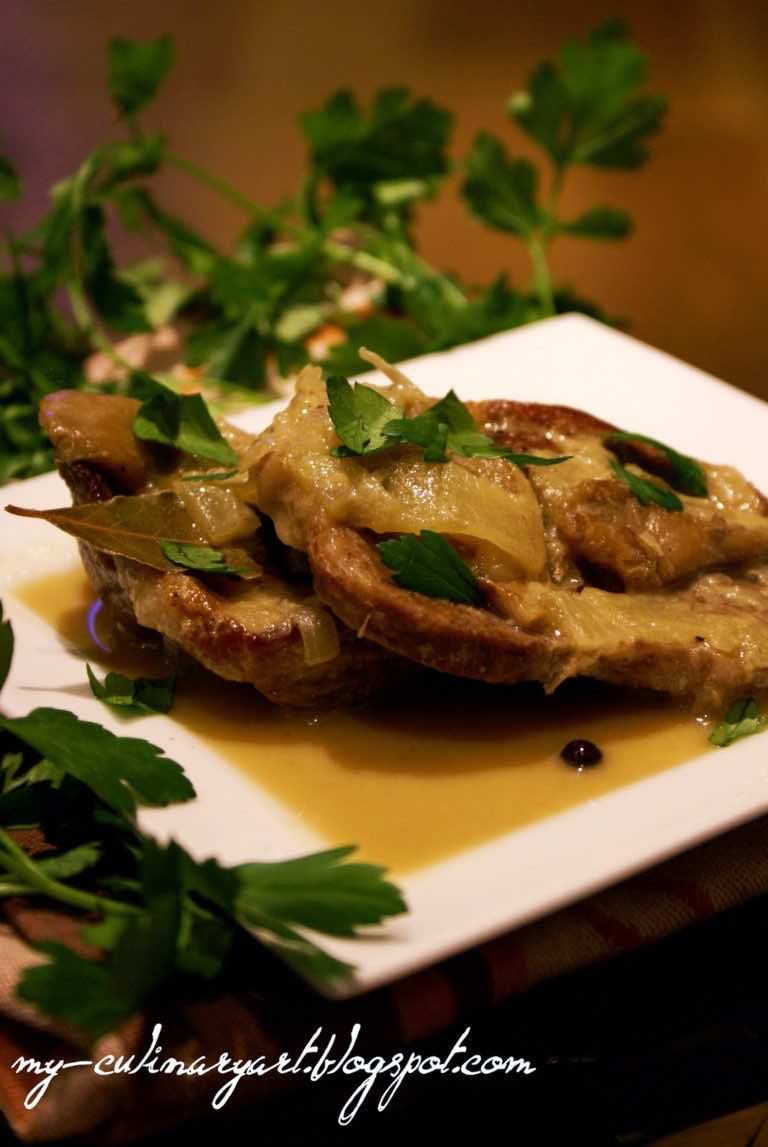 Karczek duszony w sosie własnym