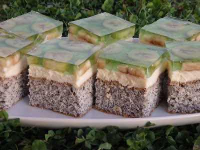 Piegusek z kremem waniliowym i bananami