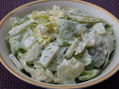 Surówka z sosem koperkowym