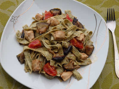 Makaron z kurczakiem i bakłażanem