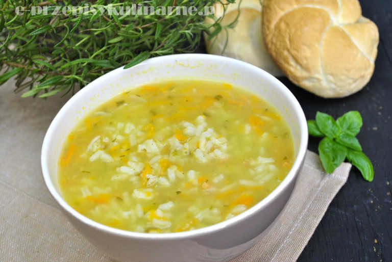 ZUPA OGÓRKOWA Z RYŻEM