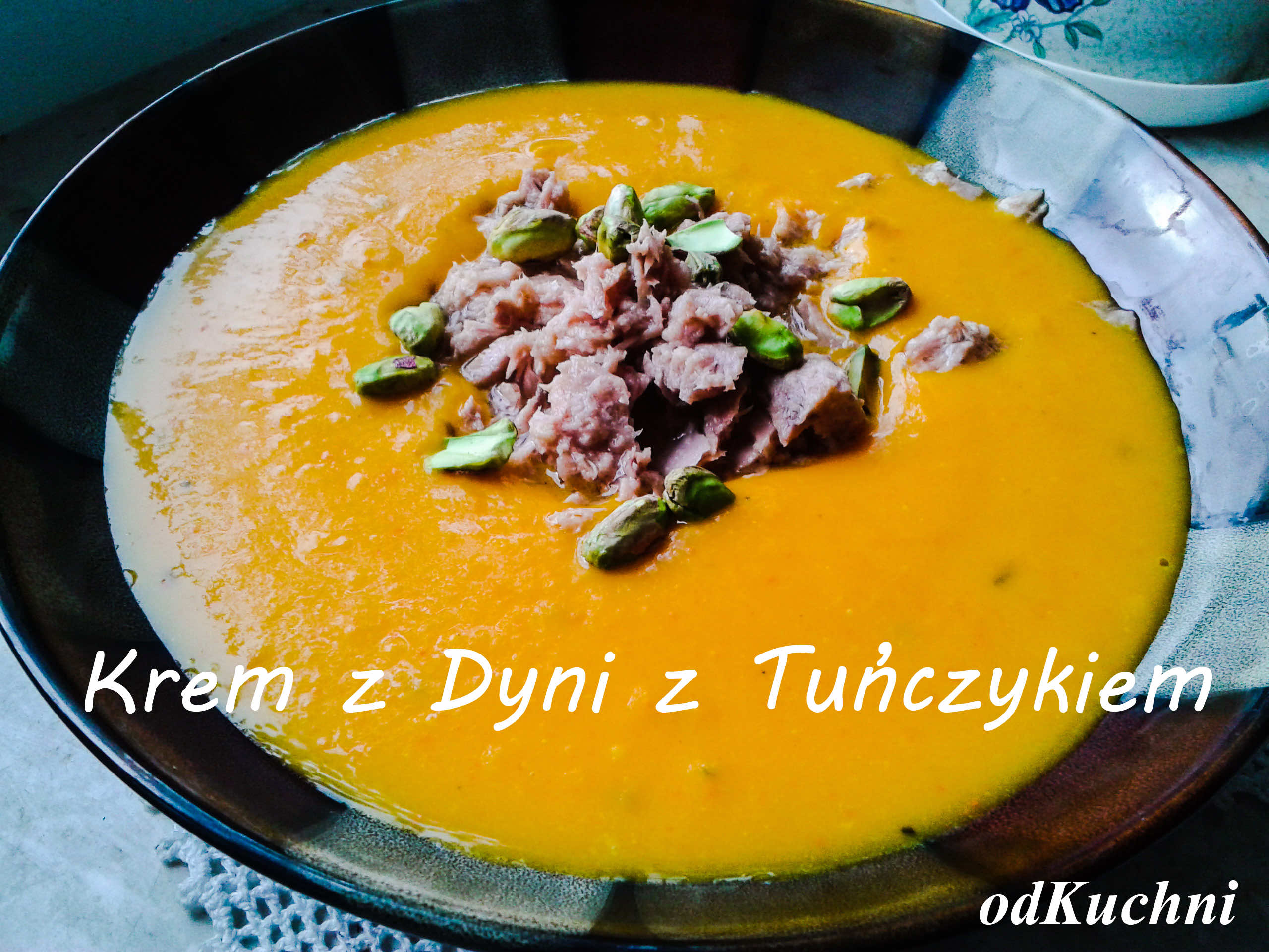 zupa-krem-z-dyni-z-tunczykiem-i-pistacjami