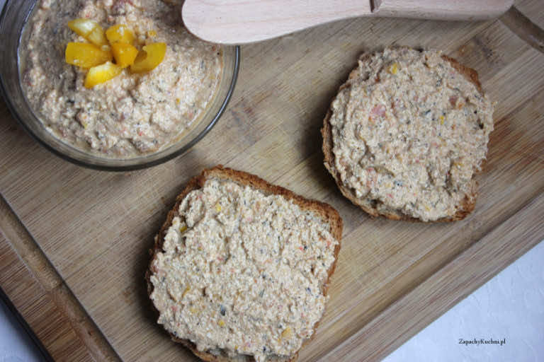 WEGAŃSKA PASTA (TOFU+PAPRYKA)