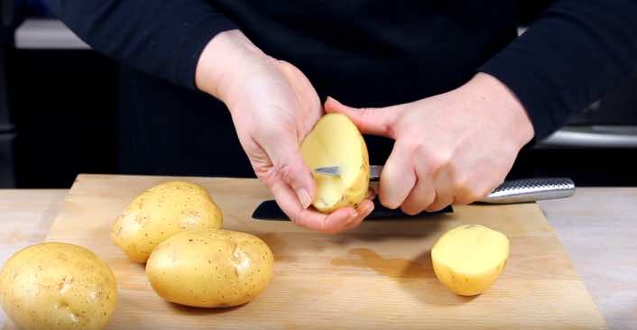 Wziął boczek i ziemniaki – zrobił z nich genialną przekąskę na imprezę