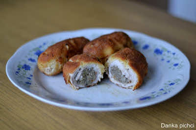 Pyszne roladki schabowe z farszem pieczarkowym.