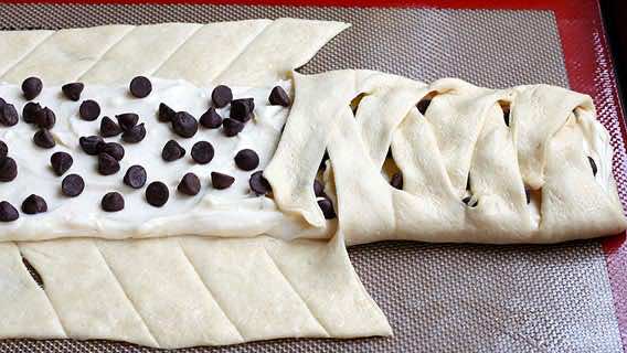 ditch-the-bakery-diy-chocolate-chip-danish_05