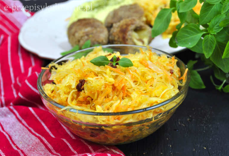 SURÓWKA Z KISZONEJ KAPUSTY Z ŻURAWINĄ