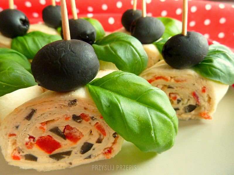 roladki-z-tortilli-z-oliwkami-i-papryka.