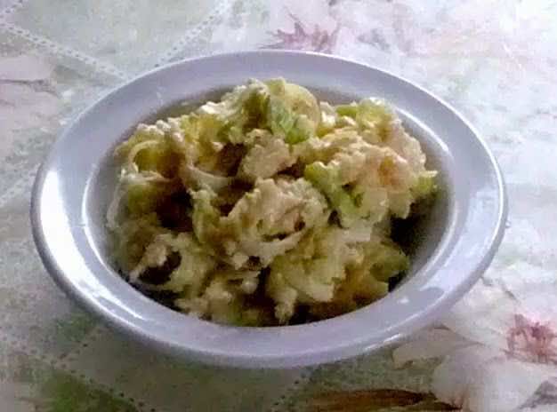 Sałatka z jabłek i porów