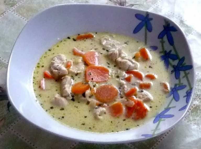 Zupa serowa z kurczakiem