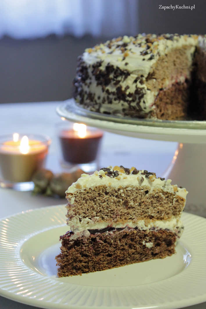 TORT PIERNIKOWY- PRZEKŁADANY DŻEMEM PORZECZKOWYM I KREMEM KAWOWYM