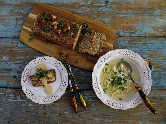 Babka mięsno gryczana z sosem serowo pieczarkowym